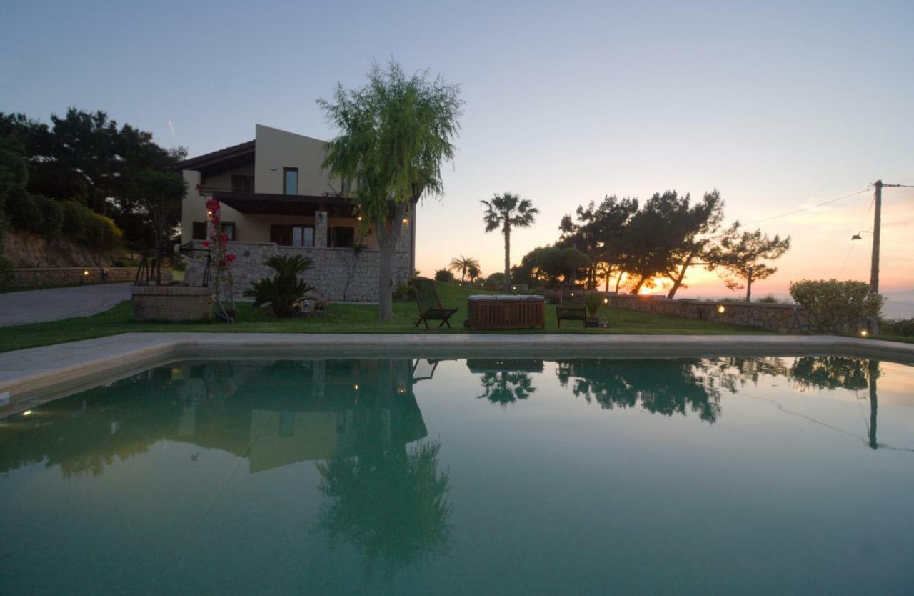 Russelia Villa *