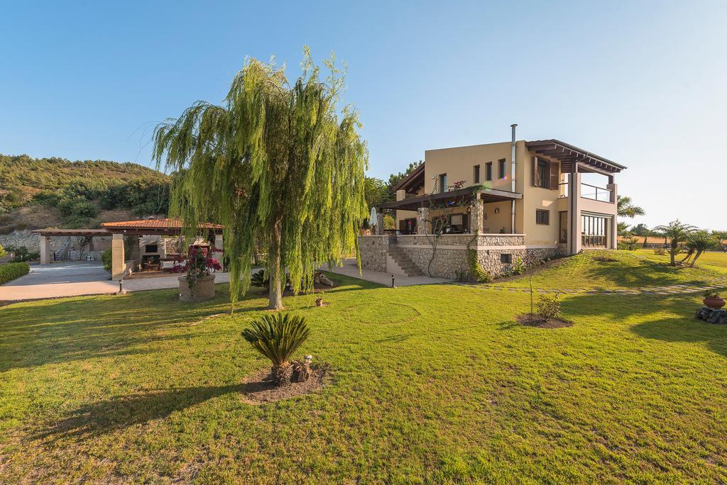 Russelia Villa *